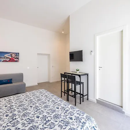 Nefelu 3* Νάπολη